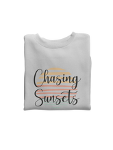 Lade das Bild in den Galerie-Viewer, Chasing Sunsets Sweatshirt
